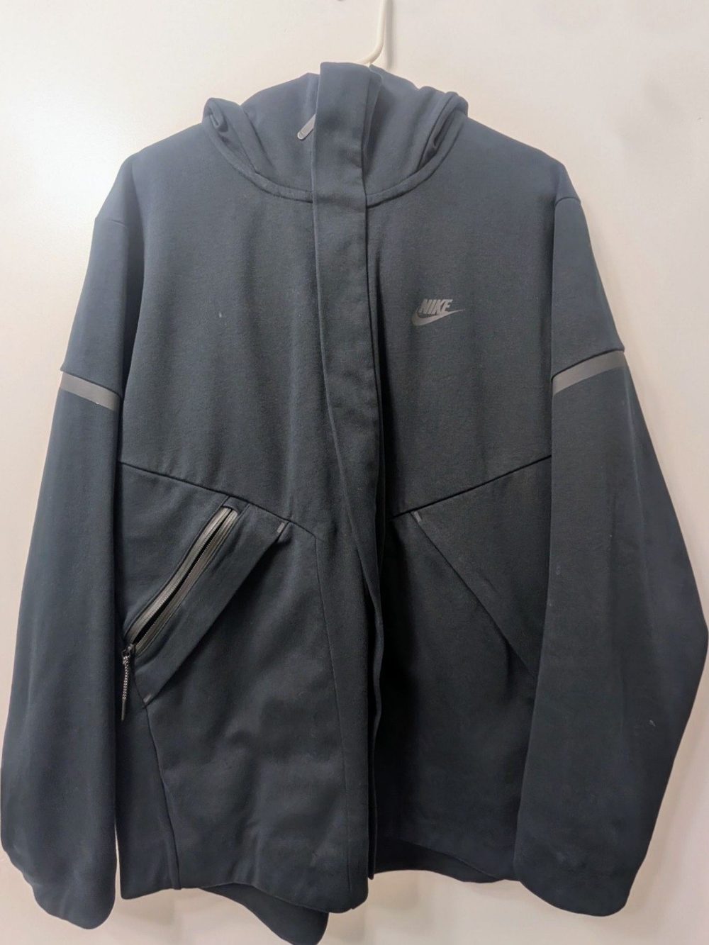 Nike Men’s Black Hooded Dri-fit Tech Woven Performance Windrunner Jacket